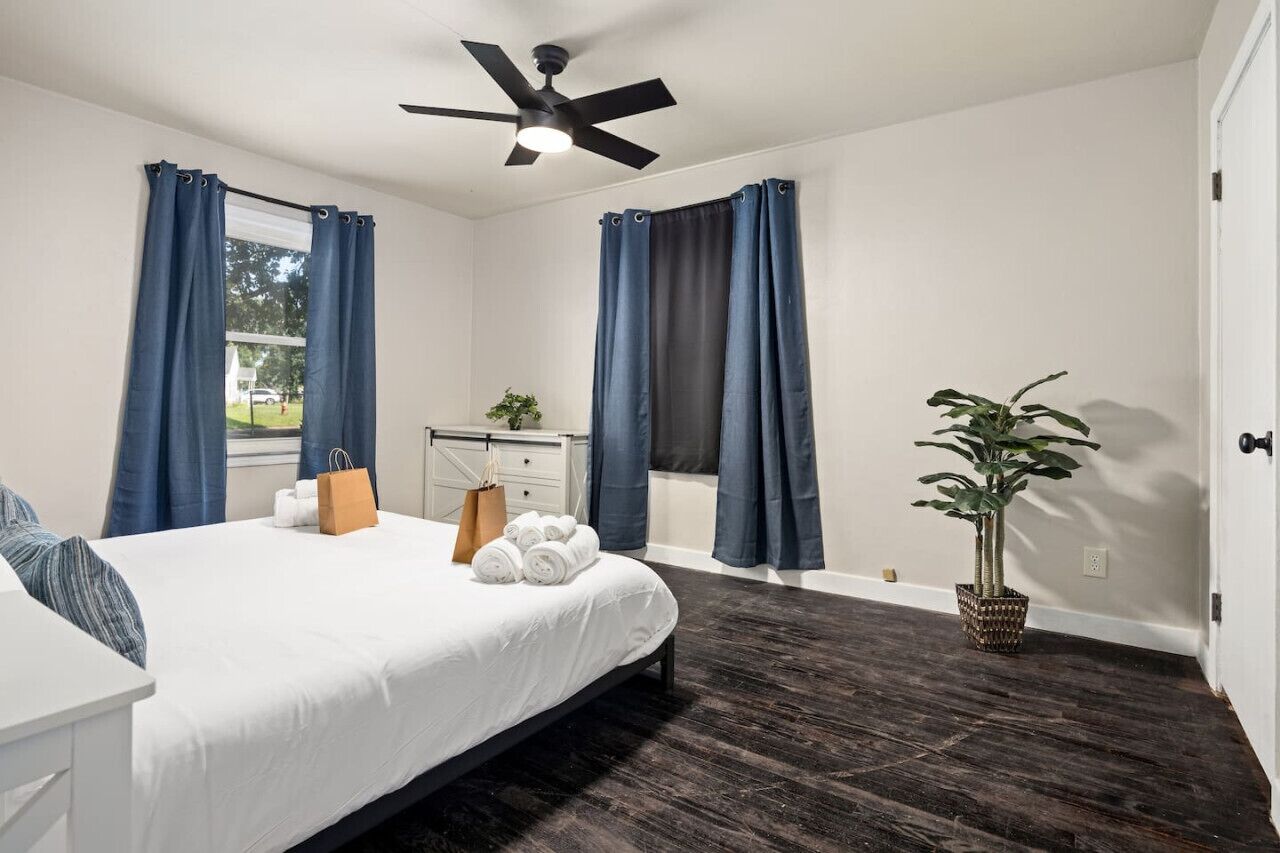 3 bedrooms, desk, iron/ironing board, free WiFi