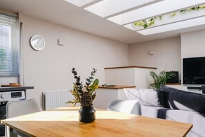 Dining - Light and spacious loft apartment in town centre (Bishop's Waltham)