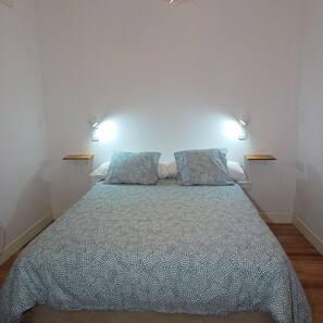 2 chambres, fer et planche à repasser, Wi-Fi, draps fournis