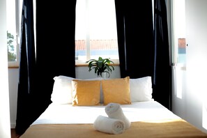 3 bedrooms, WiFi, bed sheets - Fantastic apartment well located, Parede Sun Beach (Parede)