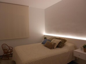 2 soverom, strykejern/-brett, reiseseng for barn og wi-fi (inkludert)