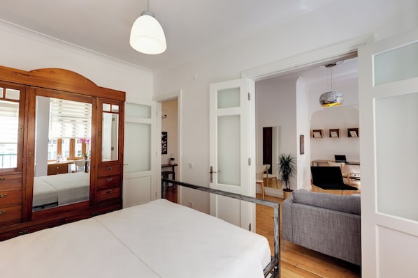 2 bedrooms, desk, iron/ironing board, free WiFi