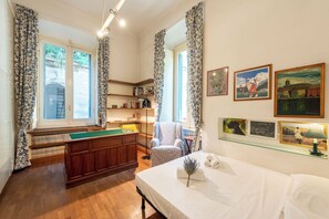 3 bedrooms, in-room safe, laptop workspace, iron/ironing board - Sea View House Next to Genova Waterfront (Genoa)