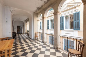 Khu ẩm thực ngoài trời