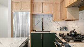 Fridge, microwave, oven, stovetop