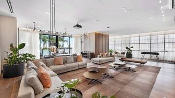 Télévision, espaces bureaux