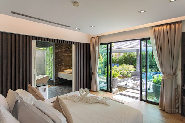 4 bedrooms, iron/ironing board, WiFi, bed sheets - Tropical Haven 4 Bedroom Pool Villa with BBQ & Karaoke (Tambon Choeng Thale)