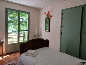 6 habitaciones, tabla de planchar con plancha y wifi gratis