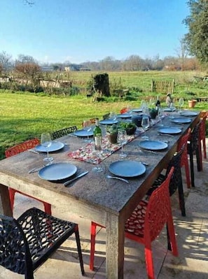 Outdoor dining