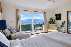 2 Schlafzimmer, Schreibtisch, Bügeleisen/Bügelbrett, Reisekinderbett