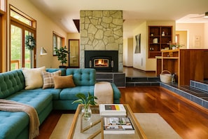 Smart-TV, Kamin, Videospiele, DVD-Player