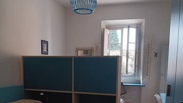 1 chambre, fer et planche Ă repasser, Wi-Fi, draps fournis