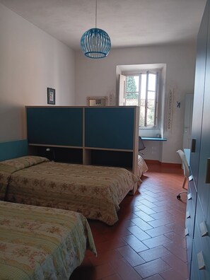 1 bedroom, iron/ironing board, WiFi, bed sheets - Foresteria San Niccolò - Triple Room (Prato)