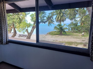 Interior - VILLA VAIROARII - Garden & private beach (Afareaitu)