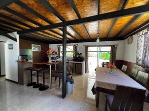 Dining - VILLA VAIROARII - Garden & private beach (Afareaitu)