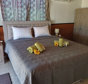 3 室のベッドルーム、旅行用ベビーベッド、WiFi、ベッドシーツ