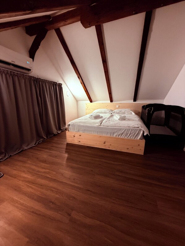 Villa de lujo, balcón, vista al jardín | Muebles diferentes y wifi gratis 