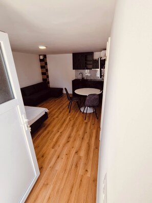 3 bedrooms, individually furnished, free WiFi