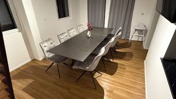 Luxury-Villa, Balkon, Gartenblick | Wohnbereich