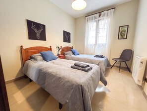 2 soverom og sengetøy