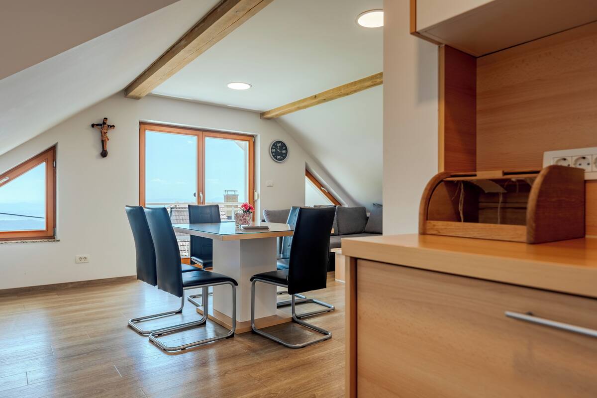 Attic 2 Bedroom with Balcony | ห้องเก็บเสียง, Wi-Fi ฟรี