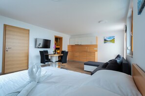 Appartement, balkon, uitzicht op vallei | Geluiddichte muren, gratis wifi