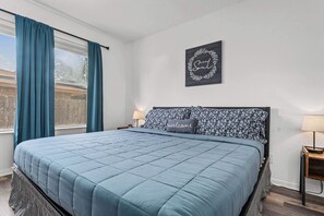 3 habitaciones, tabla de planchar con plancha, wifi y ropa de cama 