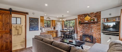 Televisión, chimenea