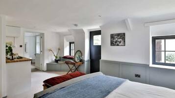 1 bedroom, iron/ironing board, travel crib, WiFi