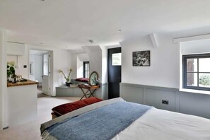 1 bedroom, iron/ironing board, travel crib, WiFi