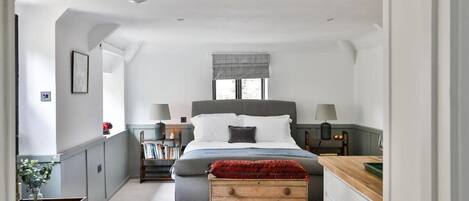 1 slaapkamer, een strijkplank/strijkijzer, reisbedje, wifi