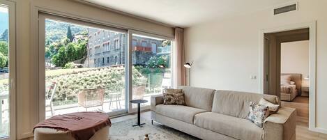 Apartment | Ruang tamu | 30 inci televisyen dengan digital