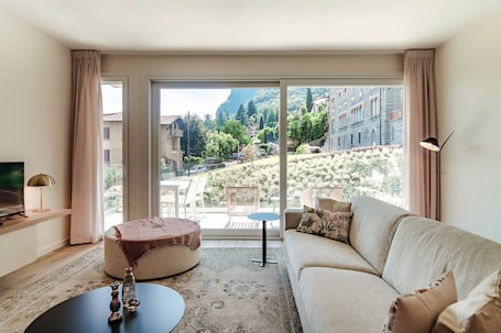 Apartment | 2 bedrooms, premium bedding, down comforters, iron/ironing board