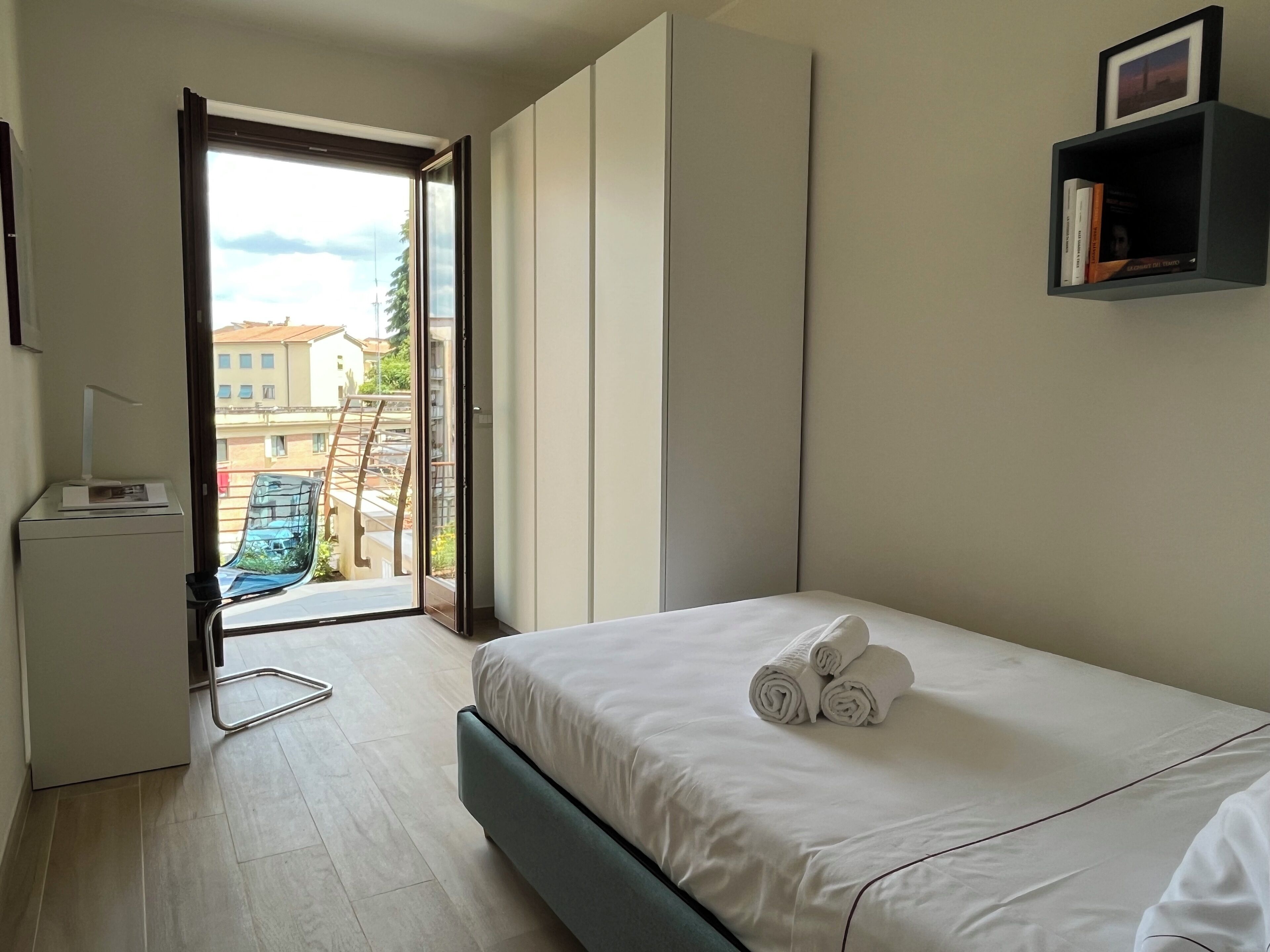 2 bedrooms, desk, iron/ironing board, WiFi