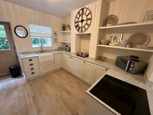 Cosy cottage in Bollington offering an escape to the Peak District and beyond.