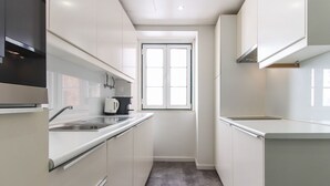 Mesin pembuat kopi/teh dan microwave
