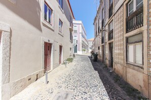 Exterior - Typical Madragoa by Homing (Lisbon)