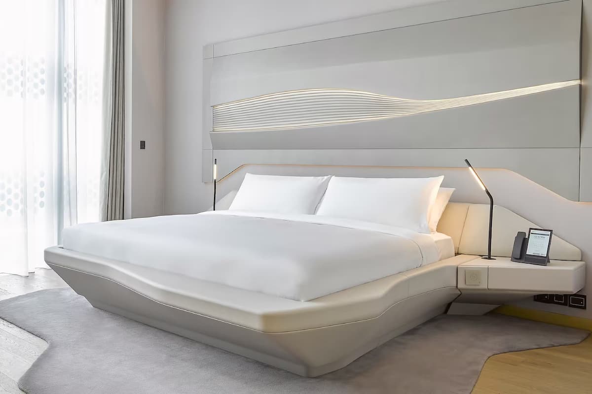 Hochwertige Bettwaren, Minibar, Zimmersafe, Schreibtisch