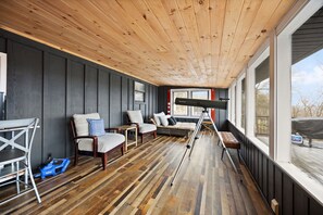 Interior - Lakefront Sunset Retreat: Huge Deck + Game Room+ close to boat ramp (Bronston)