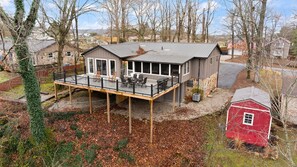 Exterior - Lakefront Sunset Retreat: Huge Deck + Game Room+ close to boat ramp (Bronston)