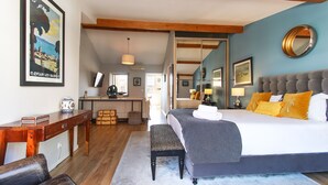1 bedroom, bed sheets - Principe Real Deluxe by Homing (Lisbon)