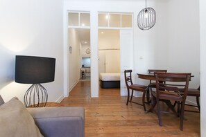 Living area - Mouraria Delight by Homing (Lisbon)