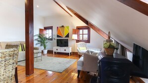Unclassified image, 3 of 31, button - Estrela Panoramic Views by Homing (Lisbon)