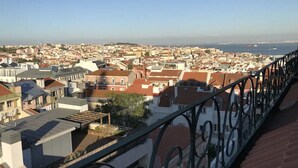 Unclassified image, 2 of 31, button - Estrela Panoramic Views by Homing (Lisbon)