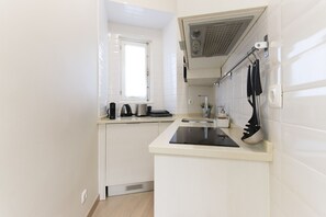 Wasserkocher mit Kaffee-/Teezubehör, Kochgeschirr/Geschirr/Besteck