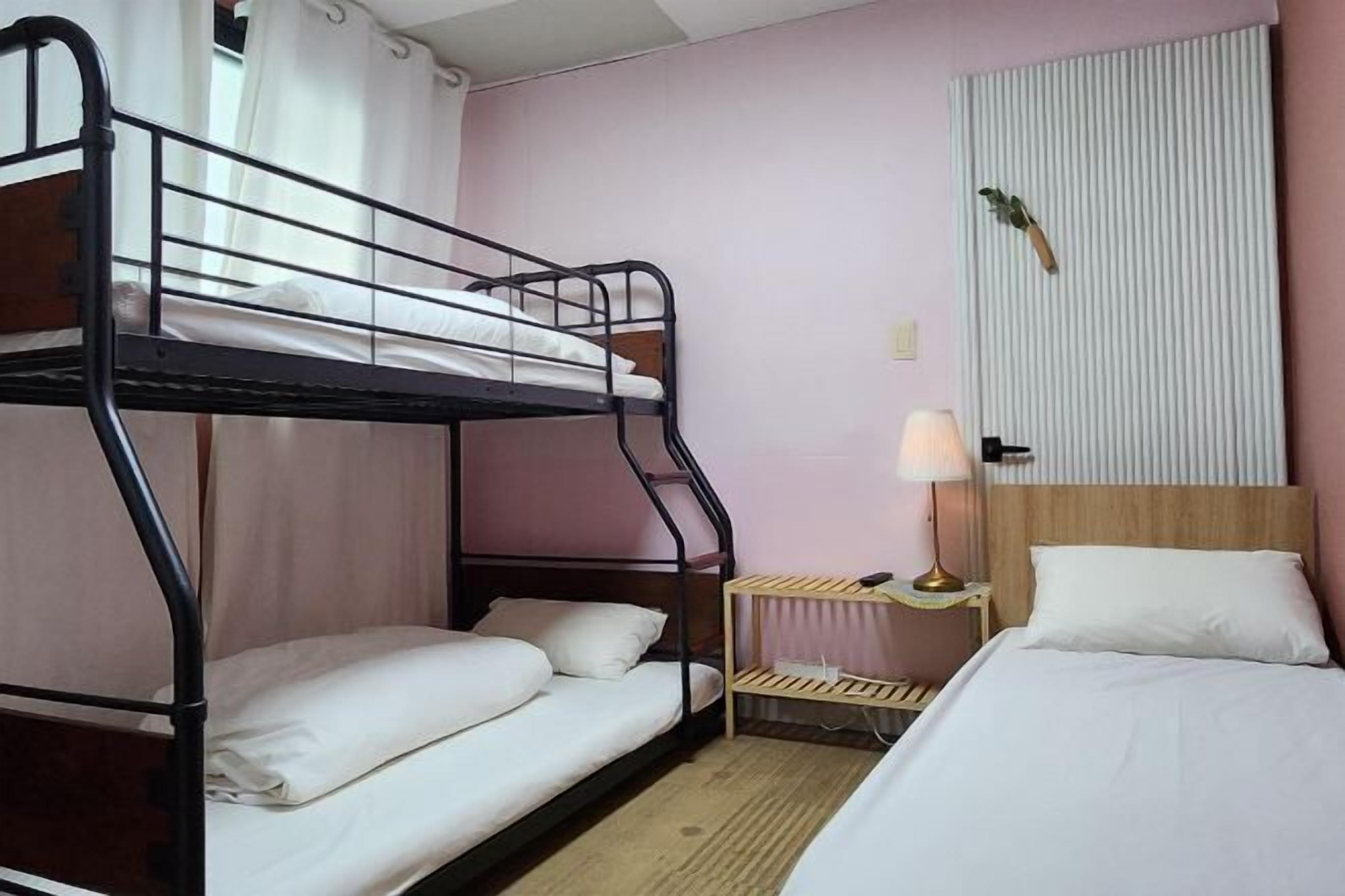 遮光窗帘、熨斗/熨板、免费 WiFi