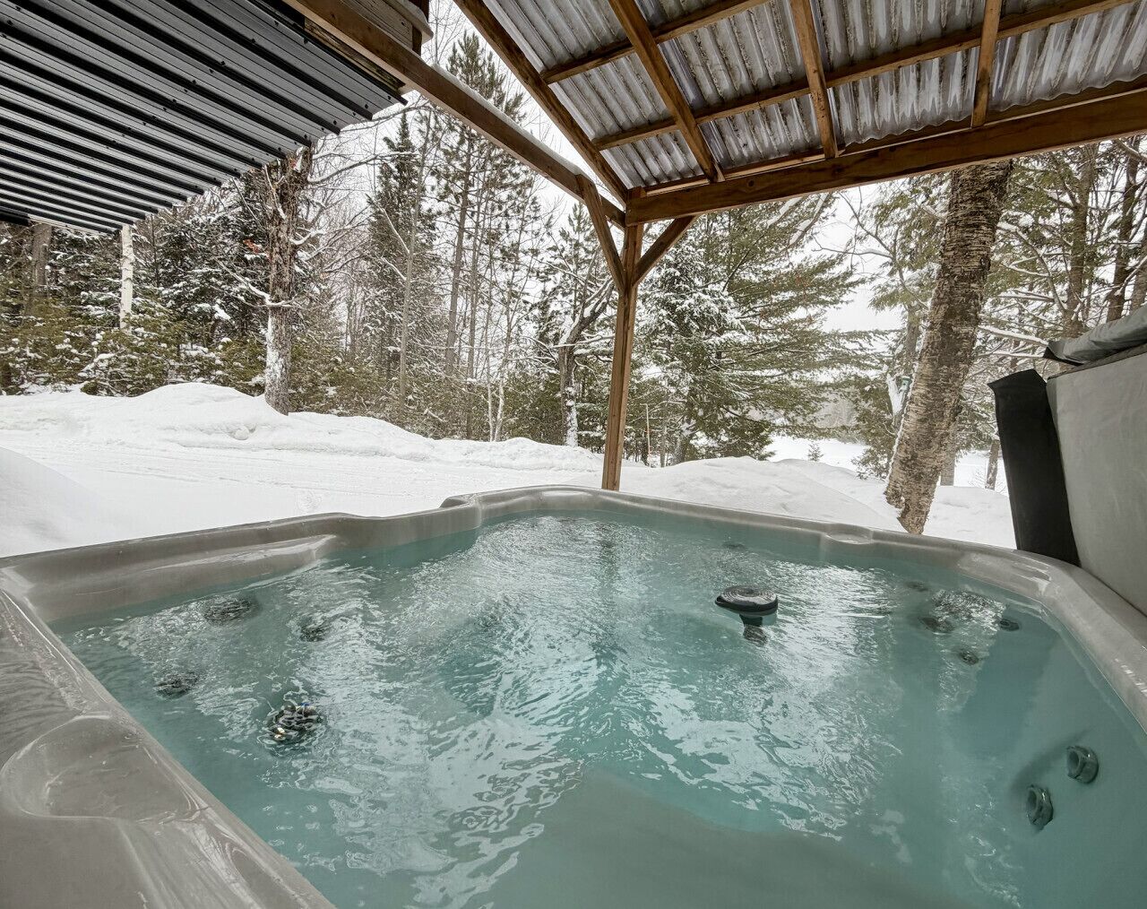 Tina de hidromasaje al aire libre