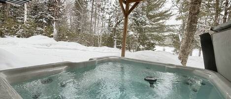 Tina de hidromasaje al aire libre