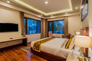 デスク、ノートパソコン用作業スペース、アイロン / アイロン台、WiFi (無料)