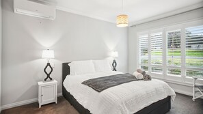 3 bedrooms, iron/ironing board, bed sheets